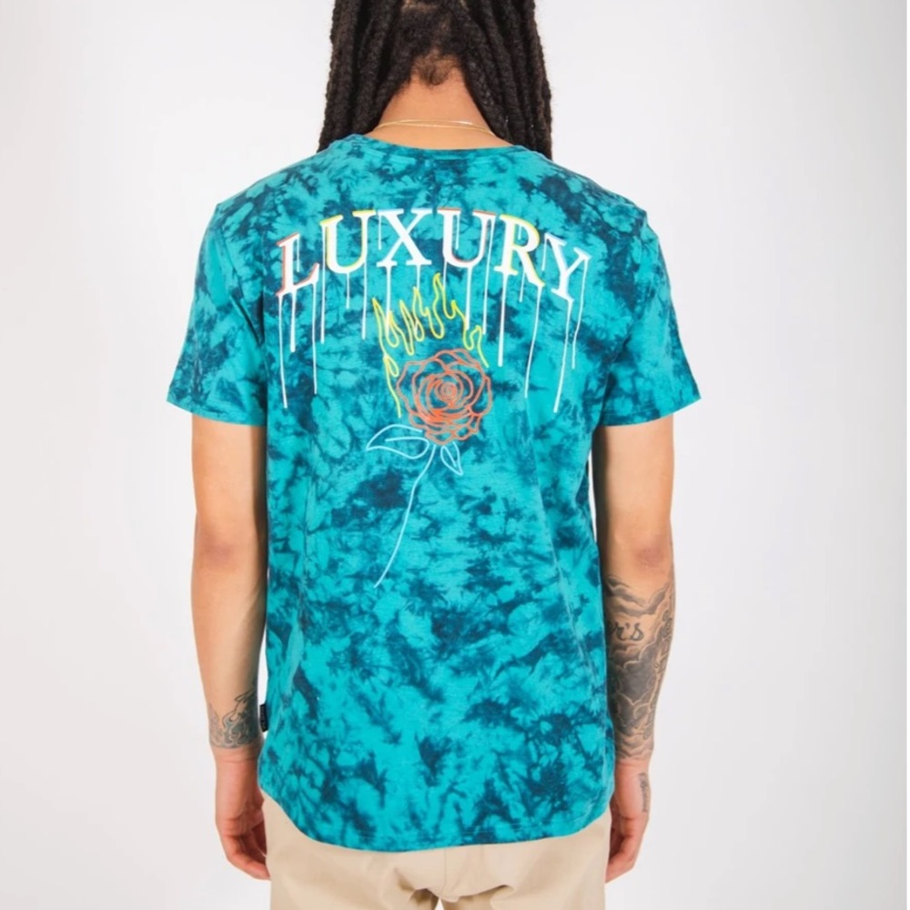 LUXURY GRAPHIC TEE